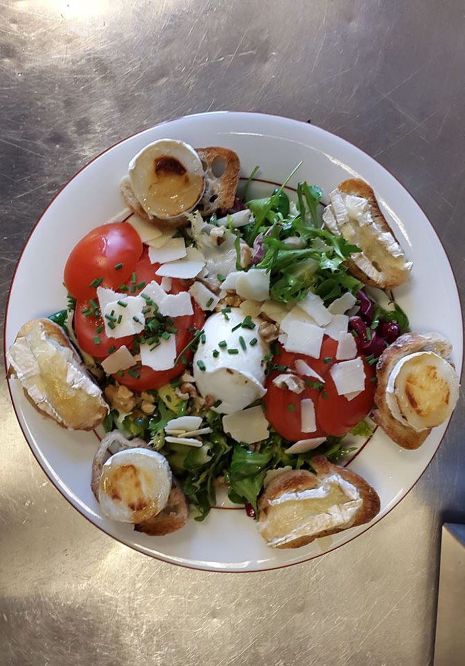 Salade fromagère